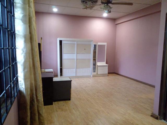 roomFor rent, have 5 room new, opposite galacity only cityone Saradise 1