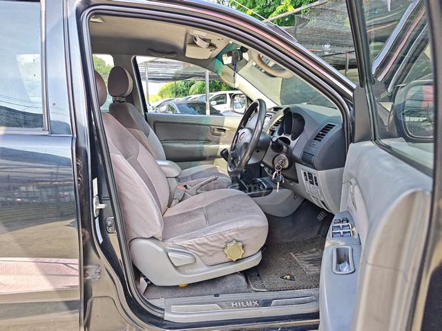 2011 Toyota HILUX 4X4 2.5 (M) - 4