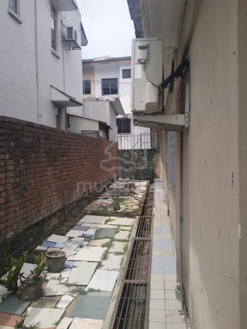 endlot extra land house in tmn Sri pandyan puchong for sale 1