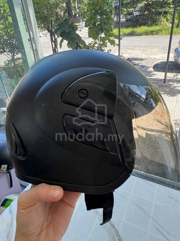 helmet - photo 2 of 3