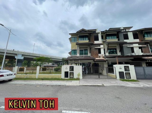 3 storey TERRACE CORNER SOUTHBAY RESIDENCE BIG COMPOUND FULLY RENO 1