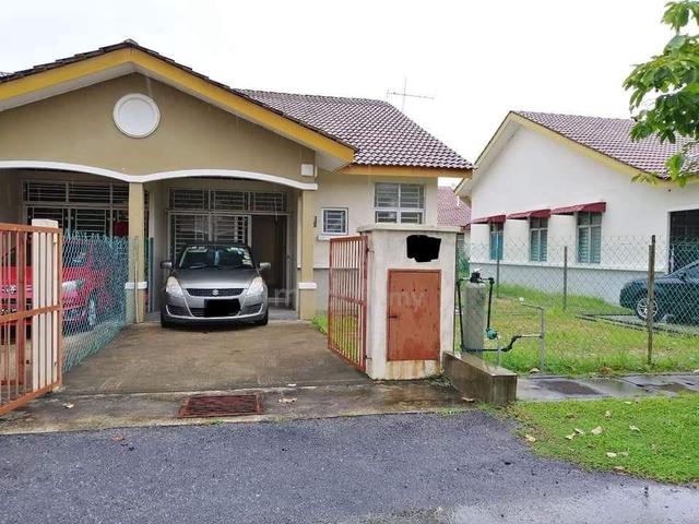 EXTRA LAND ENDLOT Single Storey Terrace Bandar Saujana Putra Jenjarom 1
