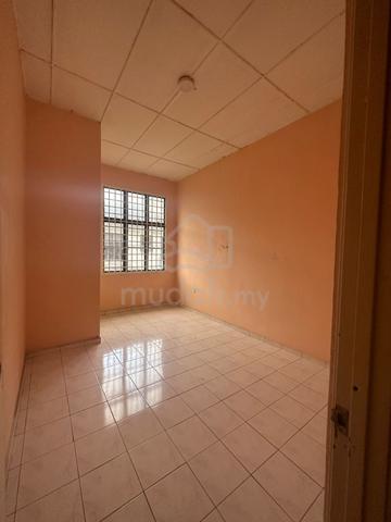 Low Deposit / Ulu Tiram / Jalan Saga / 4 Bed 3 Bath / FF 2