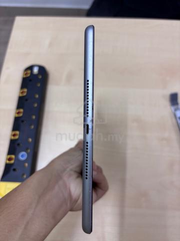 ipad 6th generation 32GB silver - photo 4 of 5