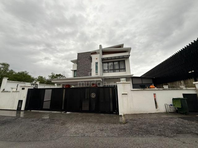 Puncak Templer Luxury Hilltop Bungalow 8500sf Land 8000sf Built Up 1