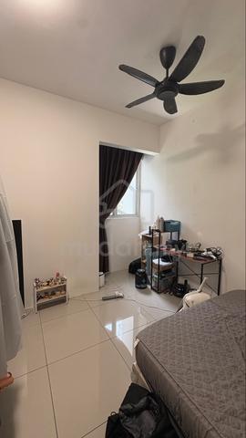 middle room for rent|The Stone 1