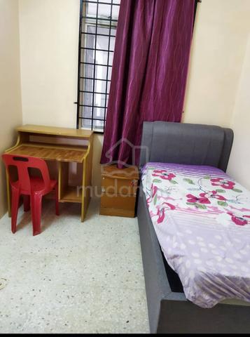 Middle room of Revena Villa Tmn Putra Perdana 1