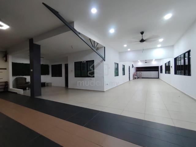 End Lot Ungku Tun Aminah Large Single Storey For Rent🌹🌹 1