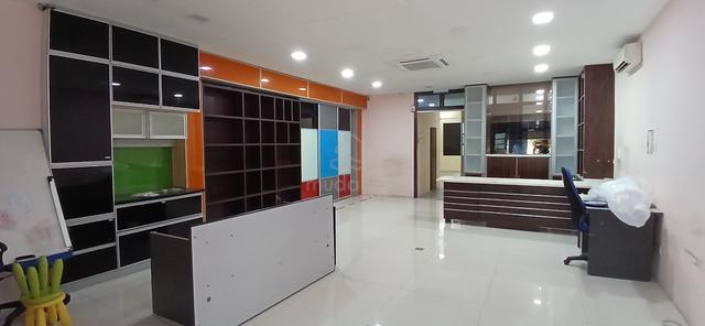 Partly Renovated Shop at Putra Heights (Walking to LRT and Amenities) 1