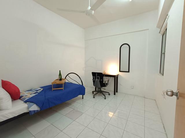 Fully FURNISHED Middle Room For Rent✨✨ 1