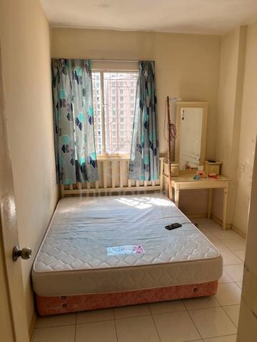 Middle Room Villa Emas Condominium Near Queensbay Mall (Female) 1