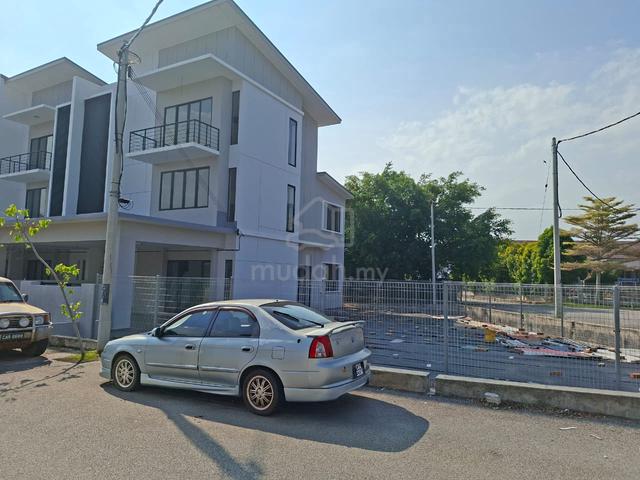 New Corner Two & half Storey House Kuantan Air Putih 1