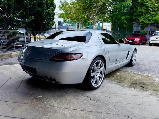 2010 Mercedes Benz SLS AMG - 3