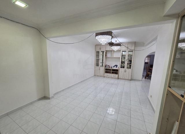 Renovated Unit. Facing Open. Teres 2 Tingkat, Seksyen 19, Shah Alam 1