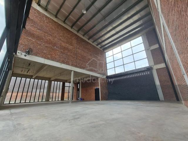 Semi-D Factory/ Warehouse @U3 Subang Airport【Ground 6,000 SF + Office】 1