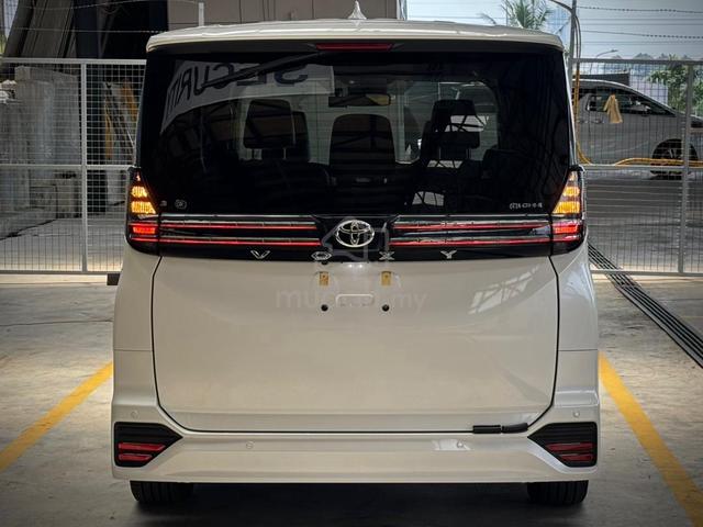 2022 Toyota Voxy 2.0 S-Z | 8 Yrs Warranty - 2