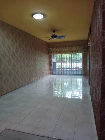Sri Akasia 1