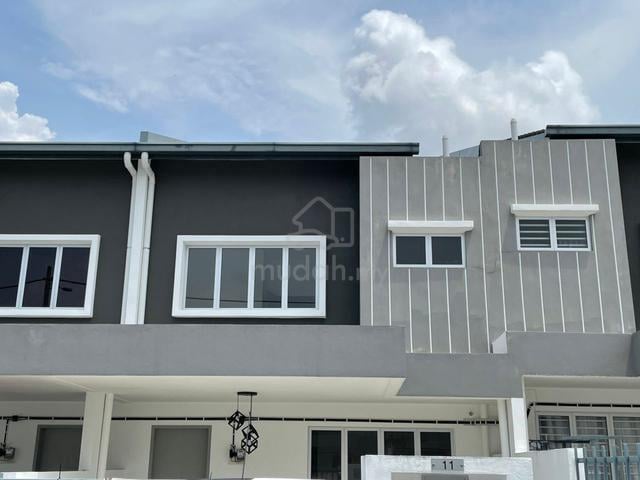 Double Deluxe Room With Toilet Landed Unit at Bandar Puncak Alam 1