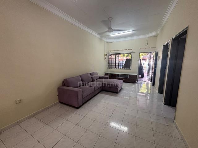 Jalan Ros Merah/ Johor Jaya/ 1 Storey/ 3bed 2bath/ Good Condit/ Cheap 1