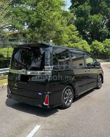 2021 Toyota VOXY 2.0 ZS KIRAMEKI III (A) - 3