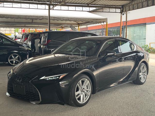 LIKE NEW LOW MILEAGE 2022 Lexus IS300 2.0 Turbo - 1