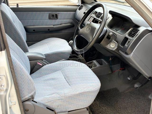 2001 Toyota UNSER 1.8 GLi M - 4