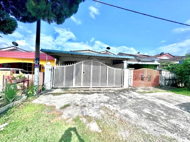 TAMAN DAYA- Single Storey Terrace Renovated NEAR CIQ Nego [Full Loan] 1