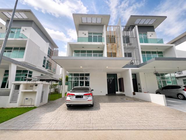 Semi D 3 Storey Clover Residence Cyberjaya, For Sale 1