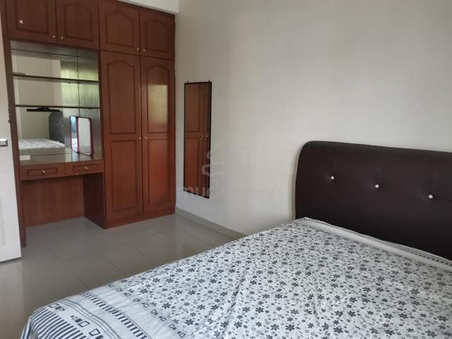 Middle Bedroom for Rent 1