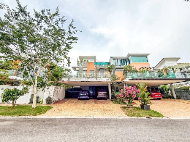 RENOVATED 2.5 Storey Semi D, Bangi Lakehill Villas, Bandar Baru Bangi 1
