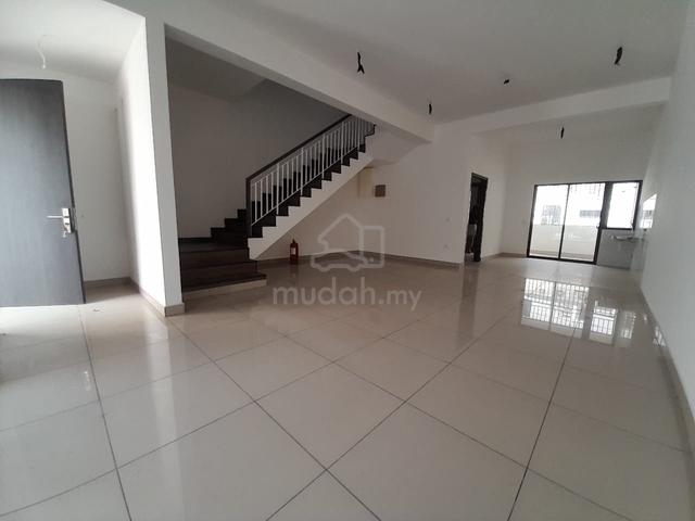 Well-Kept 2 Storey Terrace House at Lyra 2, Bandar Bukit Raja, Klang 1