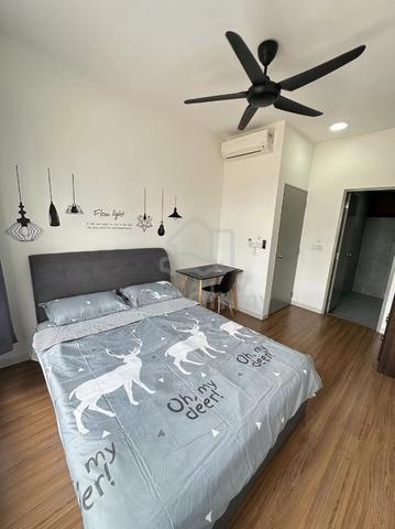 Female Master Room @ M Vertica Cheras, walkable to MRT / LRT Maluri 2