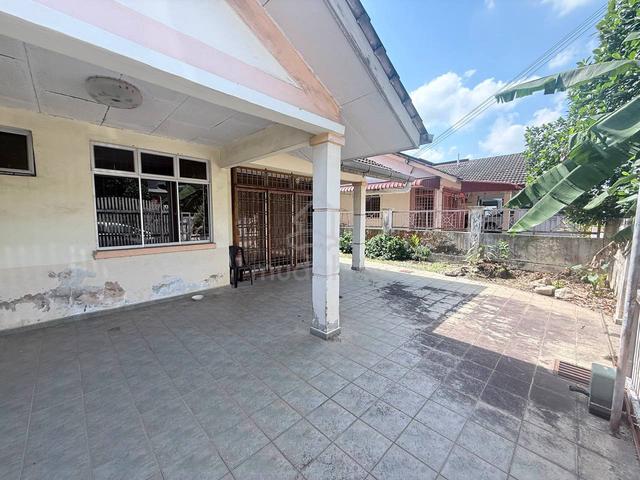 Full loan Jalan Api-Api Taman Megan Ria Semi-D Terrance freehold 1
