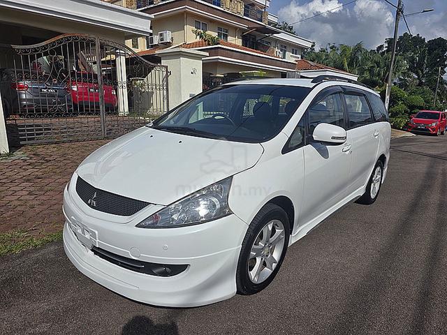 2011 Mitsubishi GRANDIS MIVEC 1 OWNER POWER BOOT - 1