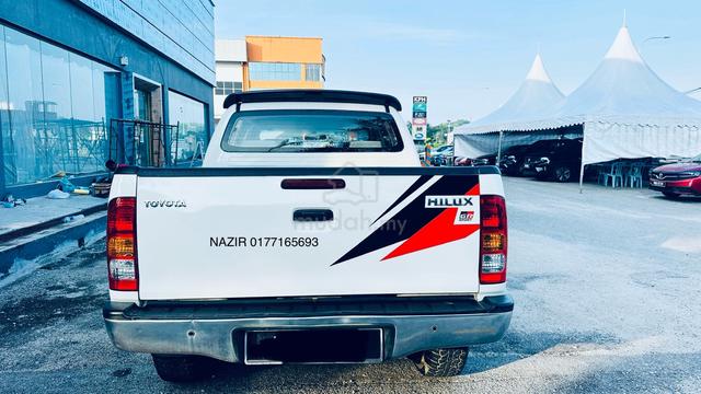 2011 Toyota HILUX 2.5 STD FACELIFT (M) - 3