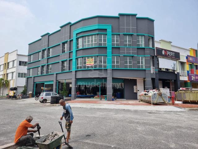 Tenanted 3 storey shoplot corner lot in senawang For Sale 1