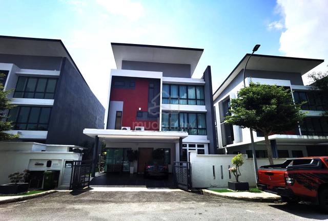 Furnished 3 Storey Zero Lot Bungalow, Perdana Heights U10 Shah Alam 1