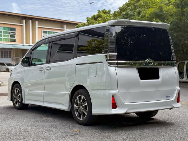 2018 Toyota VOXY 2.0 ZS  (A) - 4
