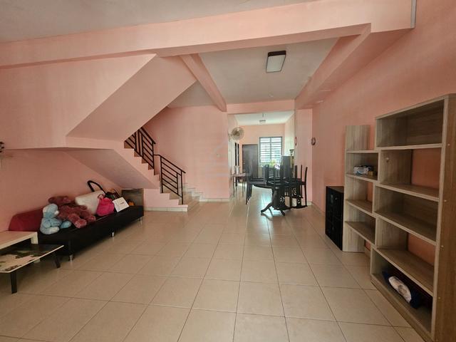 Scientex @ Senai 4 Beds 2 Baths Basic Furnished Nice Unit For Sale 1