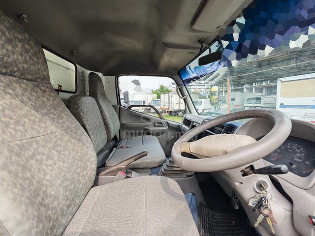 2011 Hino WU410 14.5ft Box 5000KG green engine - photo 3 of 6