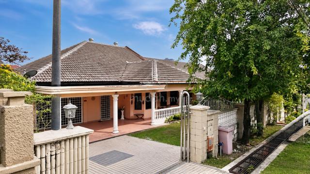 MURAH! PRIME AREA! WELL MAINTAINED! @ 1-Storey Semi D, Seksyen 4, PJ 1