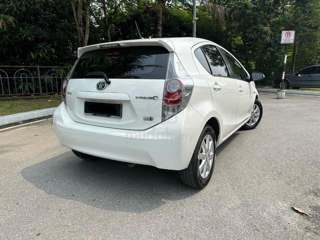2013 Toyota PRIUS C 1.5 (HYBRID) -3 yrs warranty- - 4