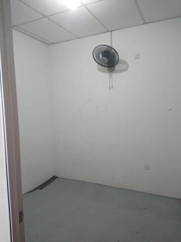 IPARC PTP shoplot room for rent near 2nd link 1