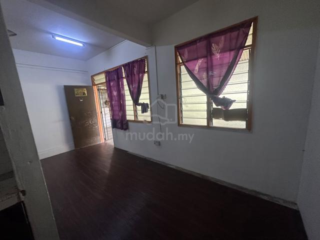 Flat Taman Perling 1