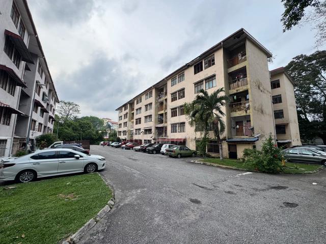 Rumah Pangsa Lobak 1
