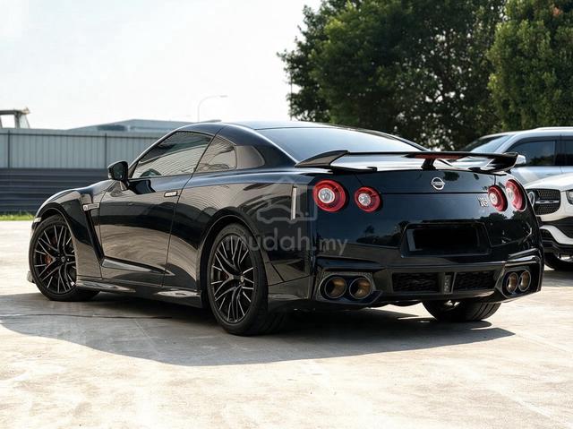 2023 Nissan GT-R Premium Edition RED INTERIOR - 2