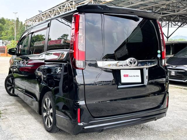 Toyota NOAH 2.0 X 8 Seater Modelista 1-3Y Warranty - 2