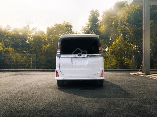 2021 Toyota VOXY 2.0 ZS KIRAMEKI III (A) - 4