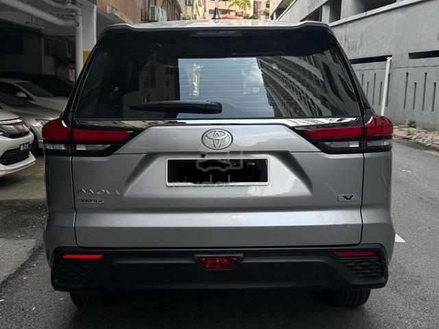 2025 Toyota INNOVA ZENIX 2.0 V MPV (UNDER WARRANTY - 4