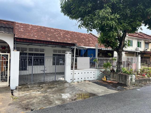 FULL LOAN 20x80 FREEHOLD Near LRT Station Tenanted Good Investment 1